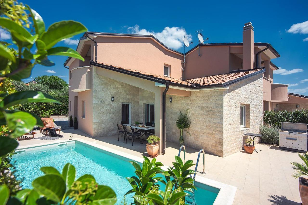 Vila Vanesa With Private Pool Near Rovinj - Open 2022 Rovinjsko Selo Exterior foto